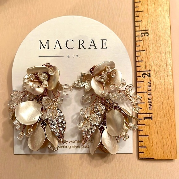Brand New MacRae & Co. Dripping Floral Cluster Post Earrings Pale Gold Sparkly - Picture 12 of 14